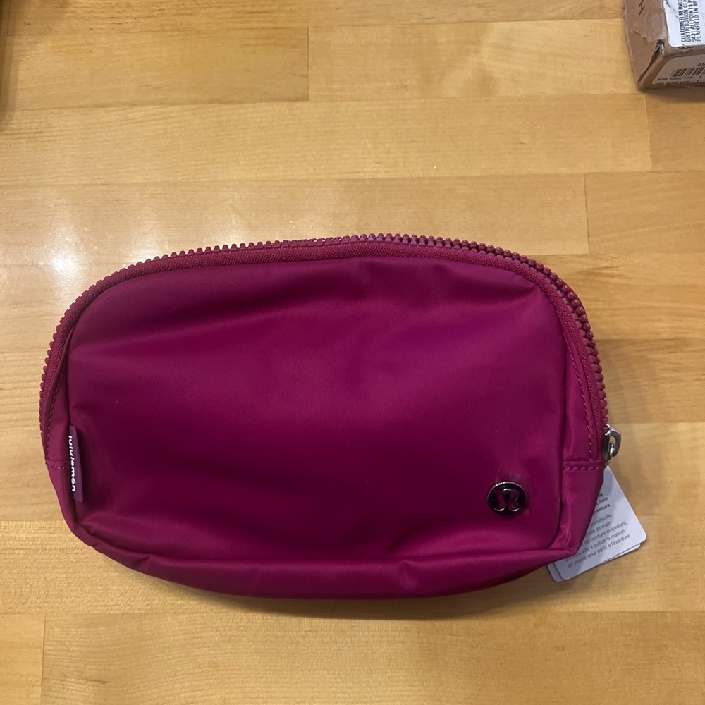 Wild berry 1t belt bag brand new never used